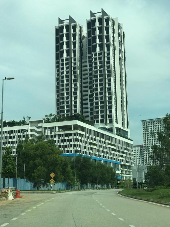 Kyra Homestay Centrus Soho Cyberjaya *Wifi And Pool* Exterior photo