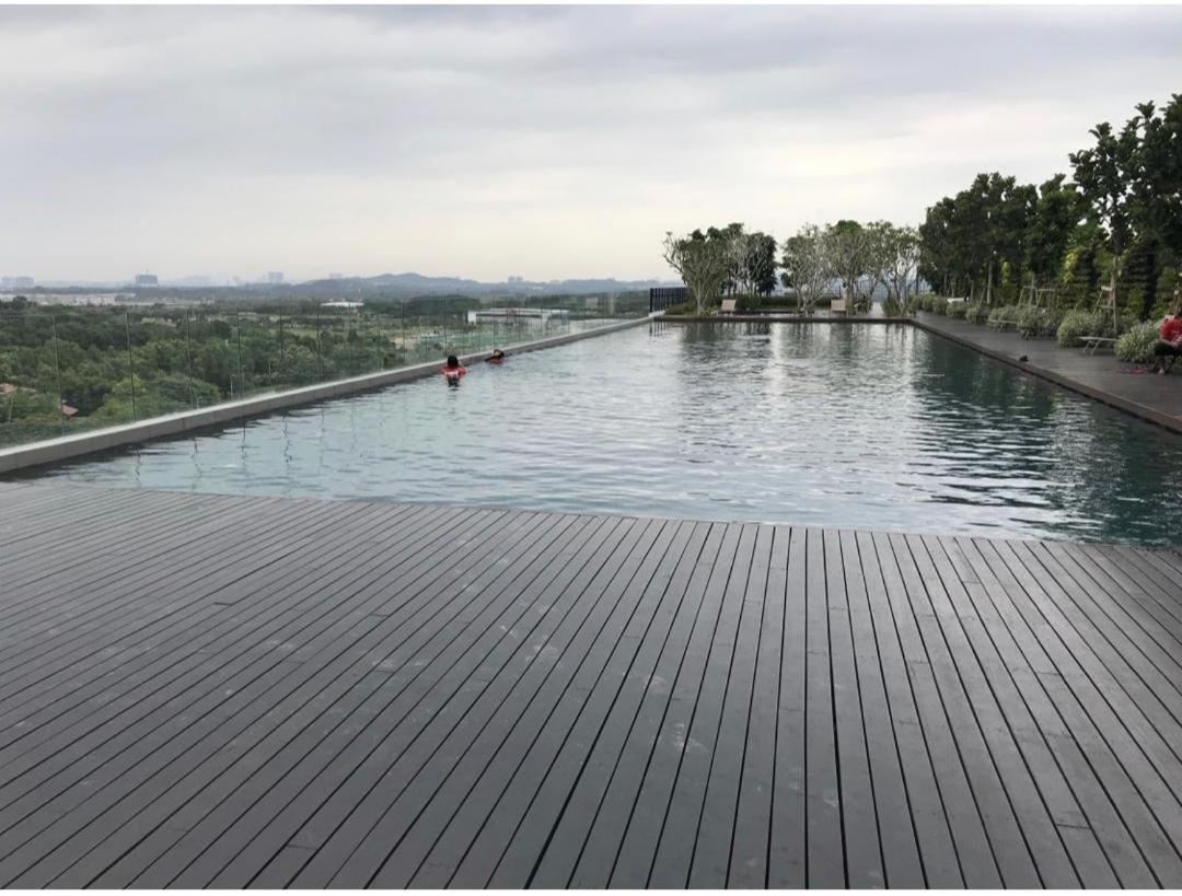 Kyra Homestay Centrus Soho Cyberjaya *Wifi And Pool* Exterior photo